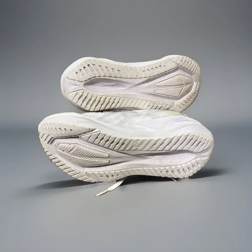 Asics Novablast 5 1012B765-100 Trainers Women 8.5 White/Piedmont Running Shoes